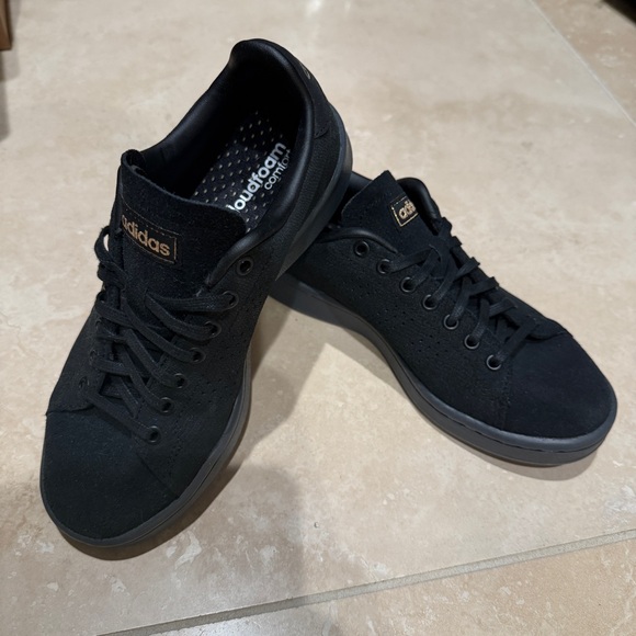 adidas | Shoes | Adidas Womens Advantage Black And Gold Sneakers Size 6 |  Poshmark